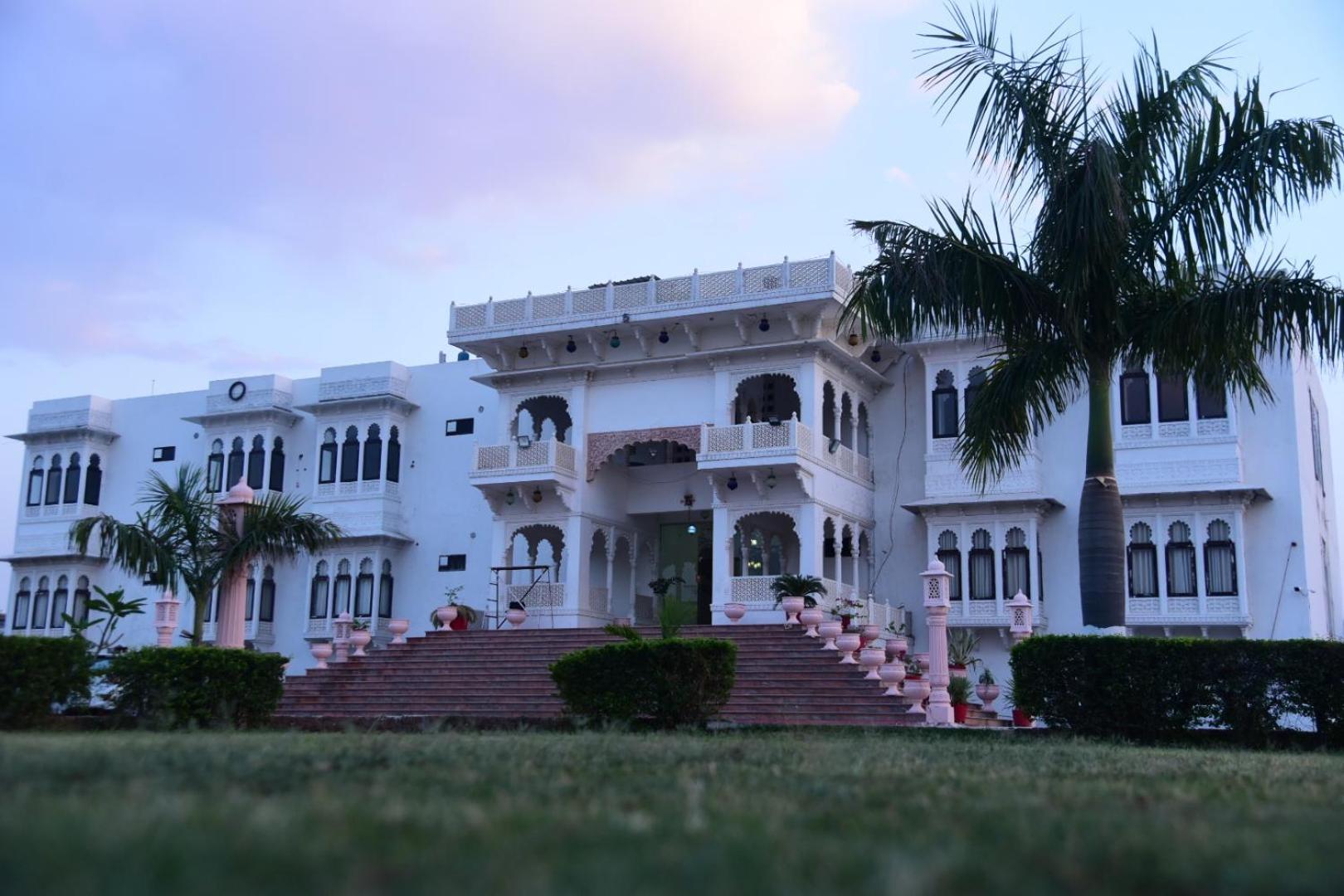 Tej Mahal Palace Bandikui Экстерьер фото